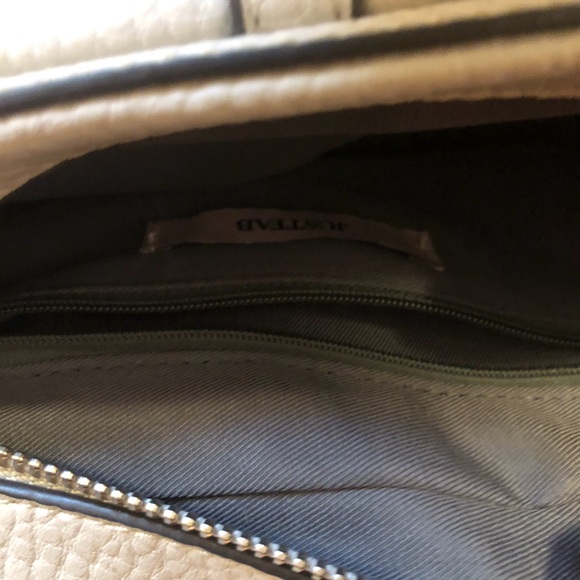 Cream faux leather cross body bag - Picture 2 of 7